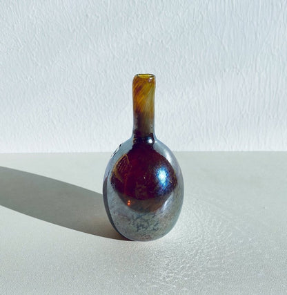 Vase art-bottle Mansikkapaikka, luster glass by Oiva Toikka. Nuutajärvi, 1980s