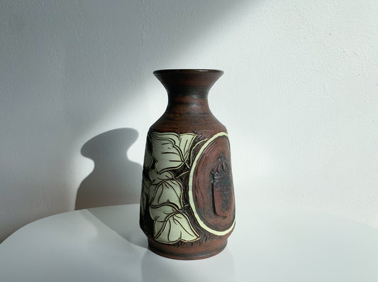 Art ceramics vase Tre Kronor bas-relief pottery by Nils Danielsson, Visby Sweden