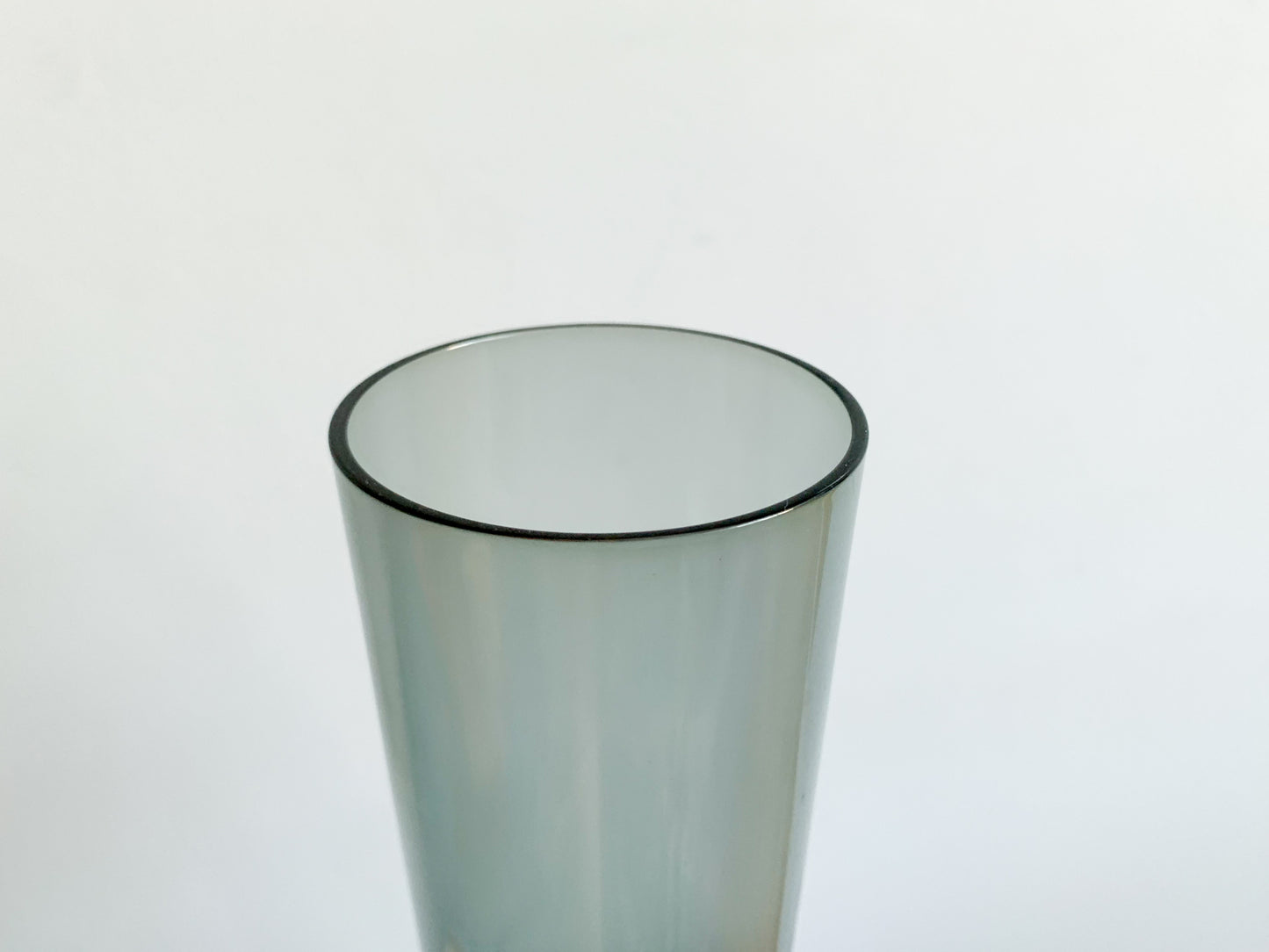 Modernist vase art-object 1428 by Kaj Franck, Nuutajarvi Finland, 1963-68